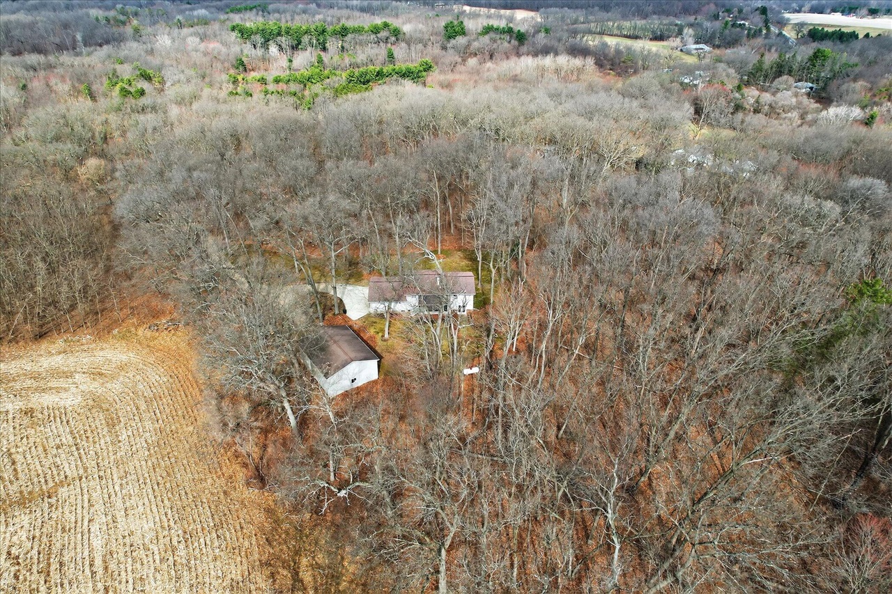 8625 Abbey Road, Jackson, MI, 49201-9494