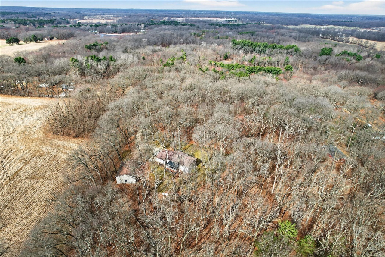 8625 Abbey Road, Jackson, MI, 49201-9494