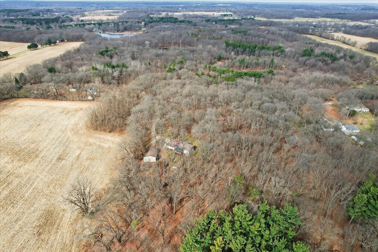 8625 Abbey Road, Jackson, MI, 49201-9494