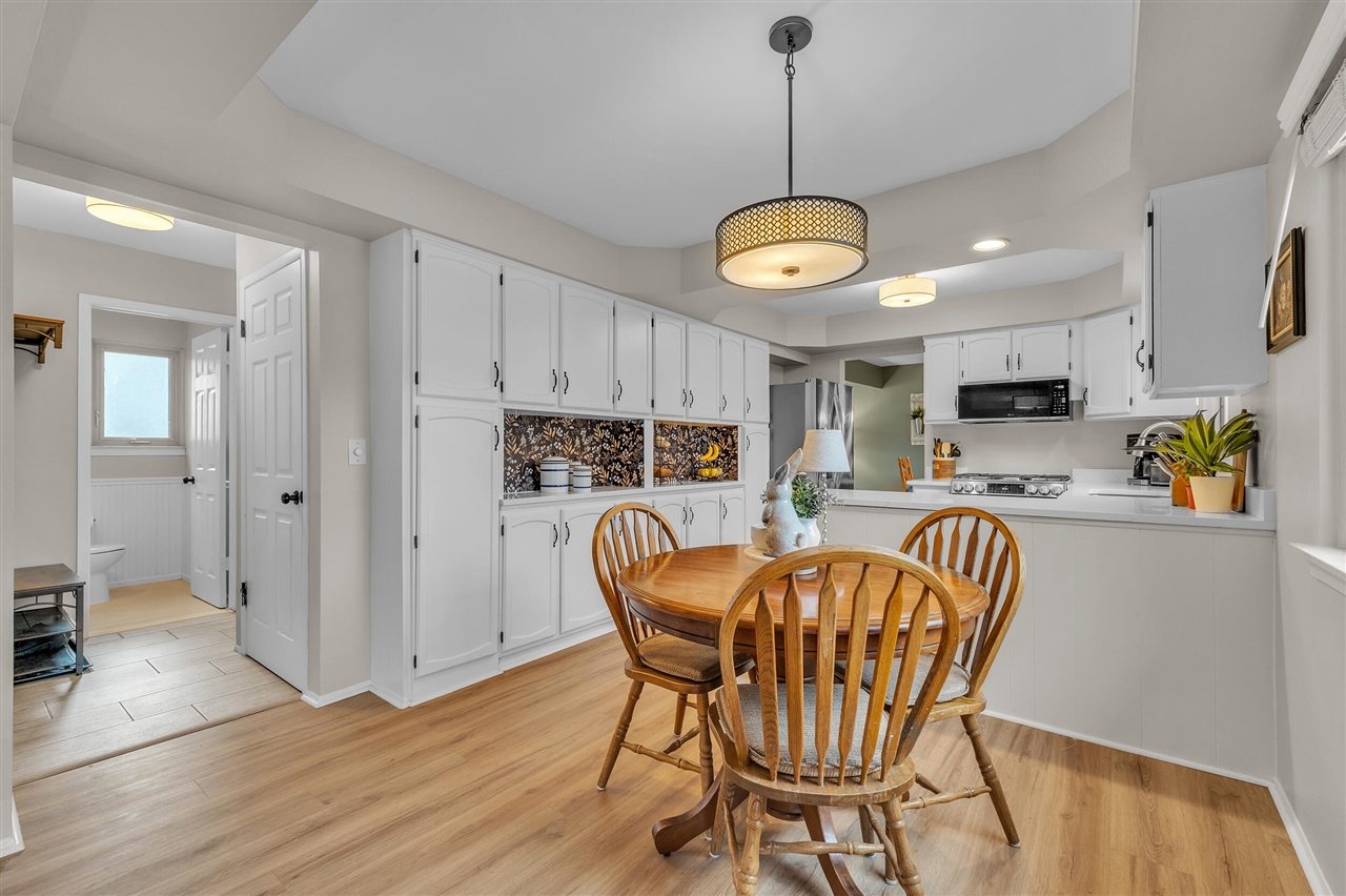 7533 Hillsboro Drive, Canton, MI, 48187-2205