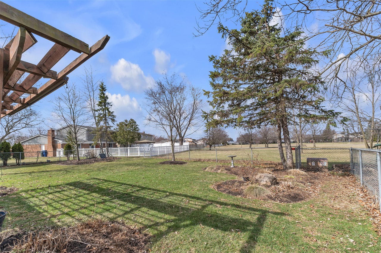 7533 Hillsboro Drive, Canton, MI, 48187-2205