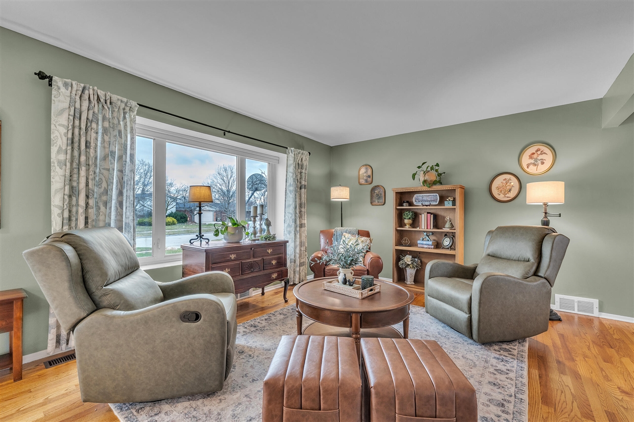 7533 Hillsboro Drive, Canton, MI, 48187-2205