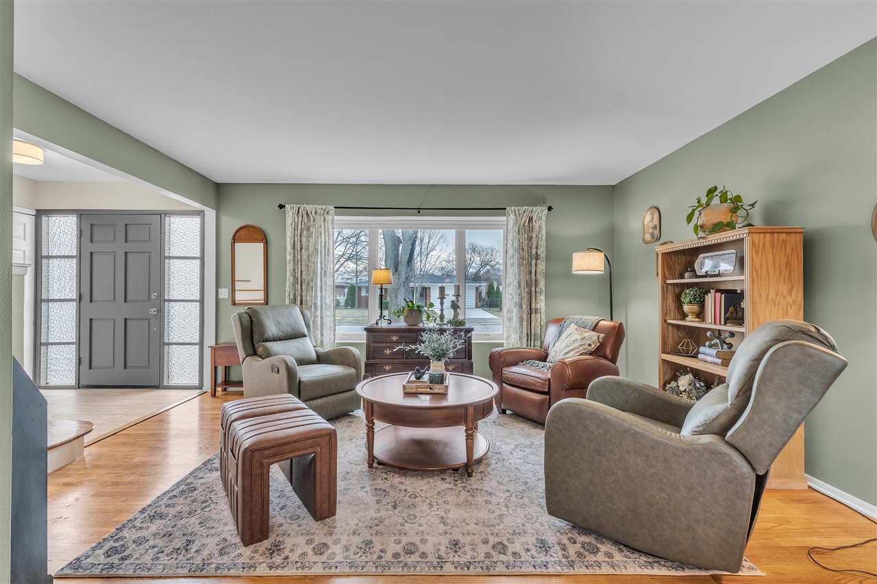 7533 Hillsboro Drive, Canton, MI, 48187-2205