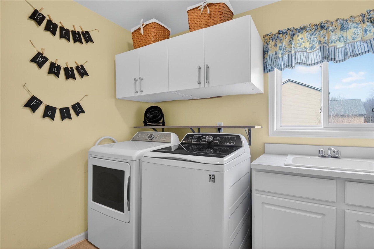 7233 N Lake Orchard Drive, Gregory, MI, 48137-9768