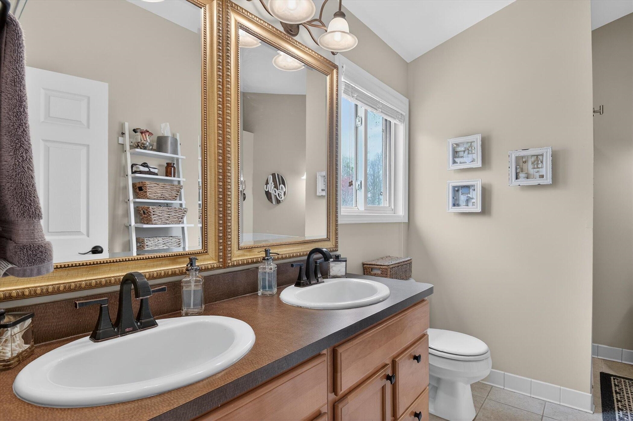 7233 N Lake Orchard Drive, Gregory, MI, 48137-9768