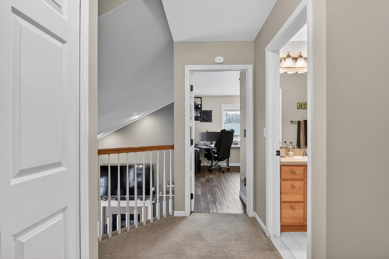 7233 N Lake Orchard Drive, Gregory, MI, 48137-9768