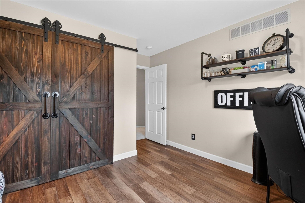 7233 N Lake Orchard Drive, Gregory, MI, 48137-9768