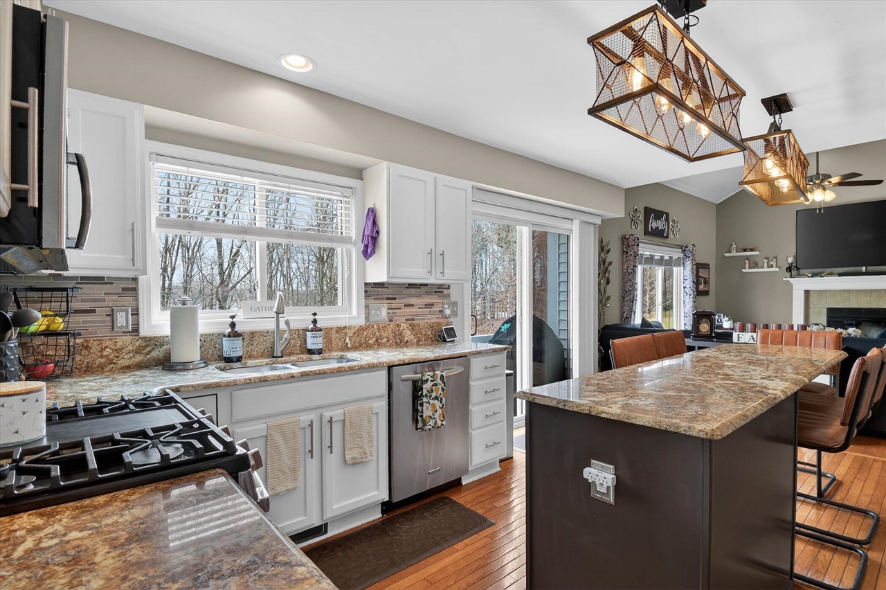 7233 N Lake Orchard Drive, Gregory, MI, 48137-9768