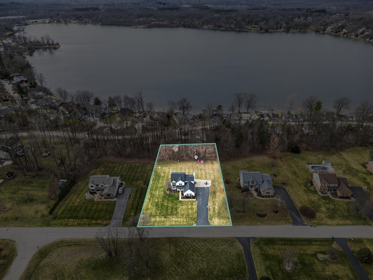 7233 N Lake Orchard Drive, Gregory, MI, 48137-9768