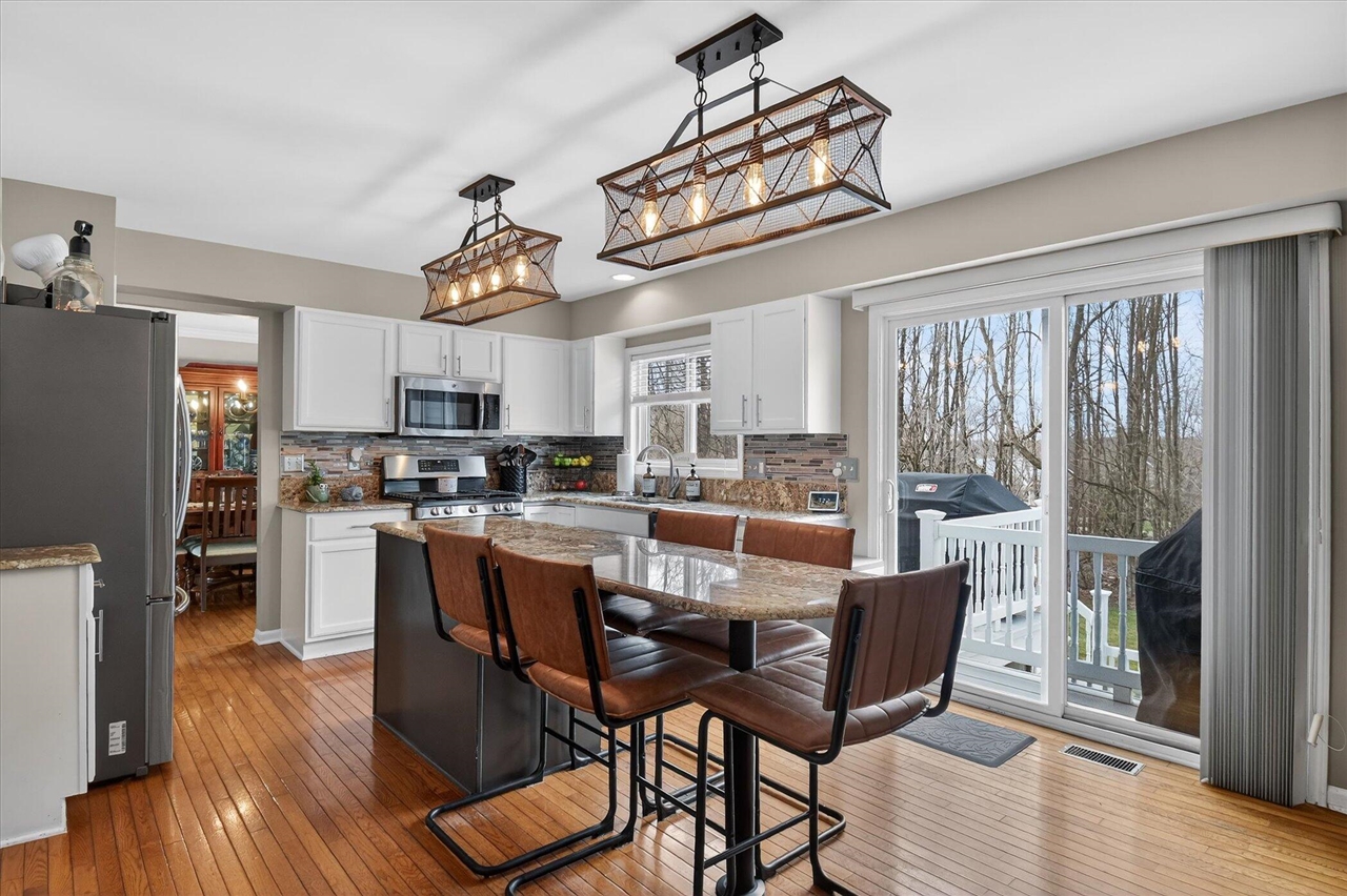 7233 N Lake Orchard Drive, Gregory, MI, 48137-9768