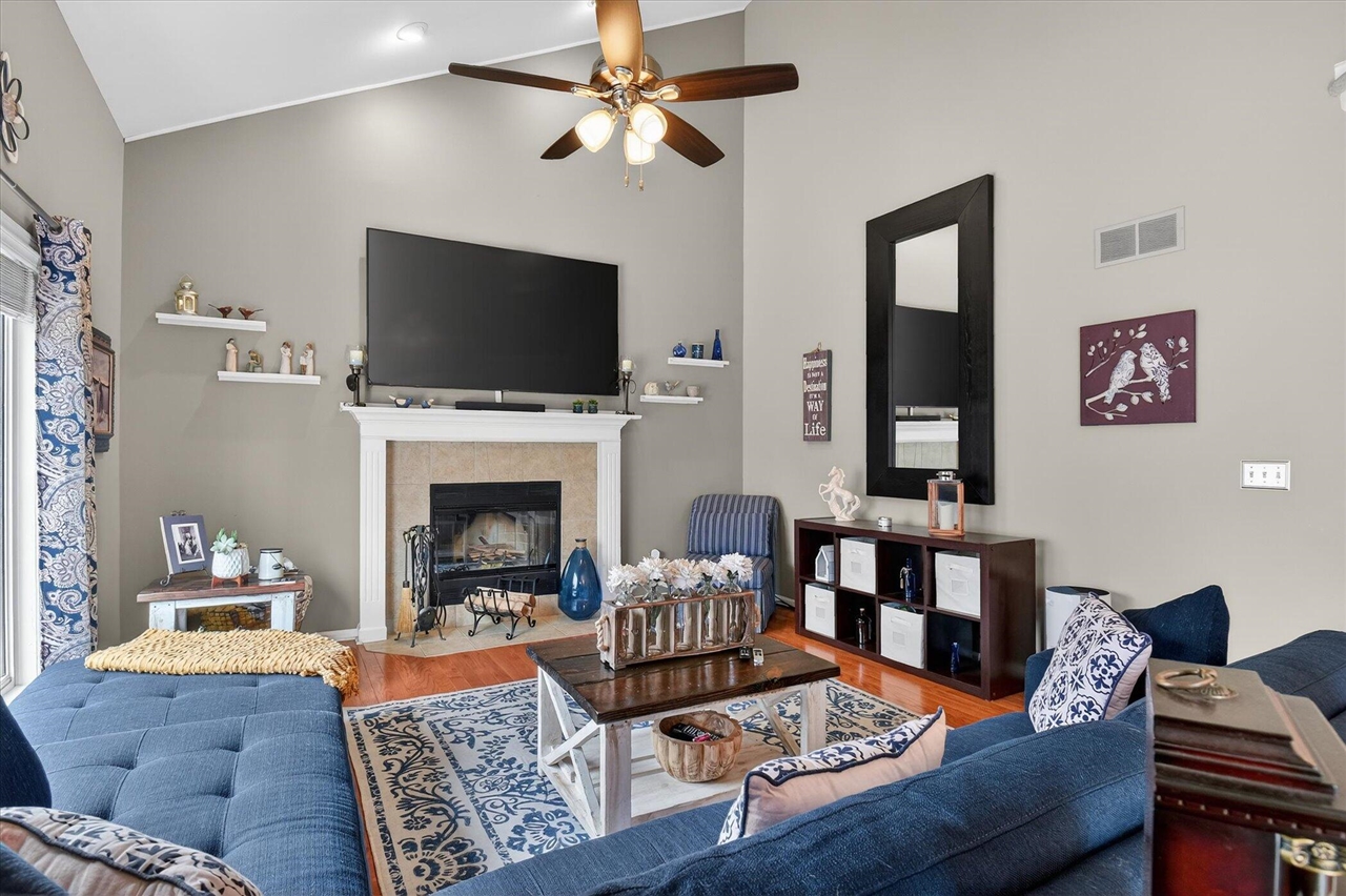 7233 N Lake Orchard Drive, Gregory, MI, 48137-9768