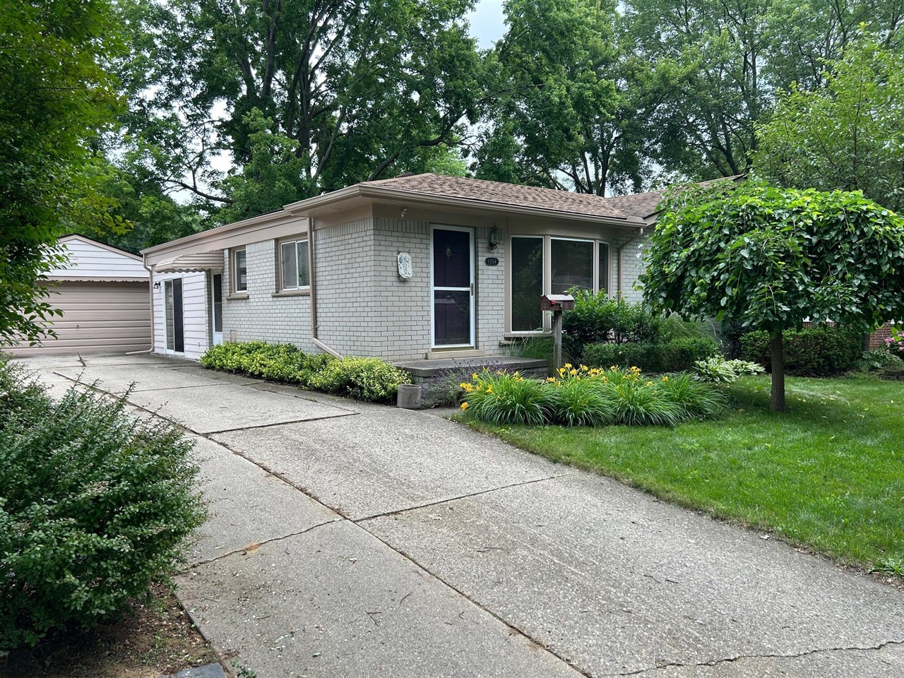 1354 Catalpa Drive, Rochester, MI, 48307-1502