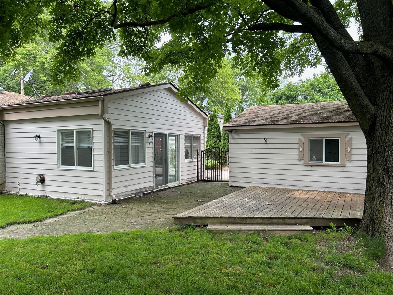 1354 Catalpa Drive, Rochester, MI, 48307-1502