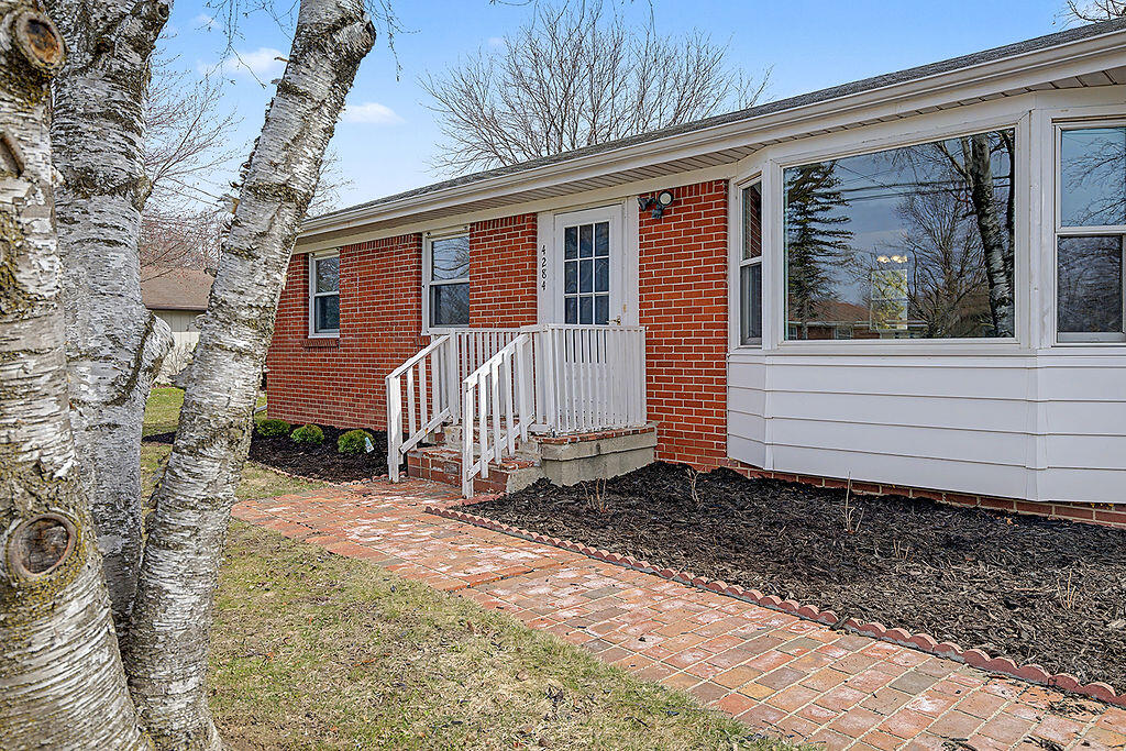 4284 Plymouth Avenue, Grand Rapids, MI, 49508-3755