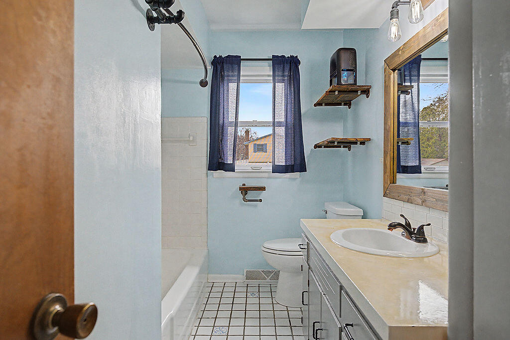 4284 Plymouth Avenue, Grand Rapids, MI, 49508-3755