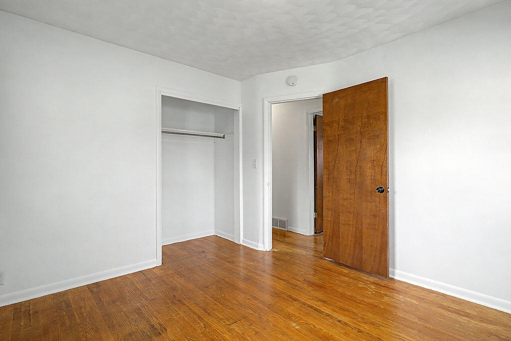 4284 Plymouth Avenue, Grand Rapids, MI, 49508-3755