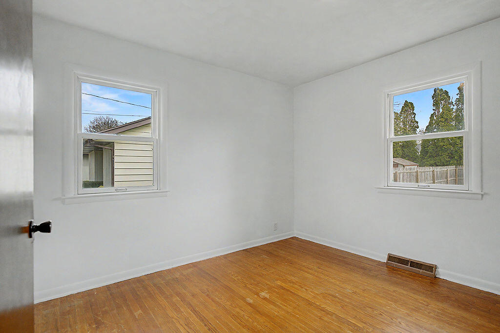 4284 Plymouth Avenue, Grand Rapids, MI, 49508-3755