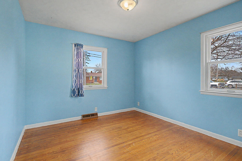 4284 Plymouth Avenue, Grand Rapids, MI, 49508-3755