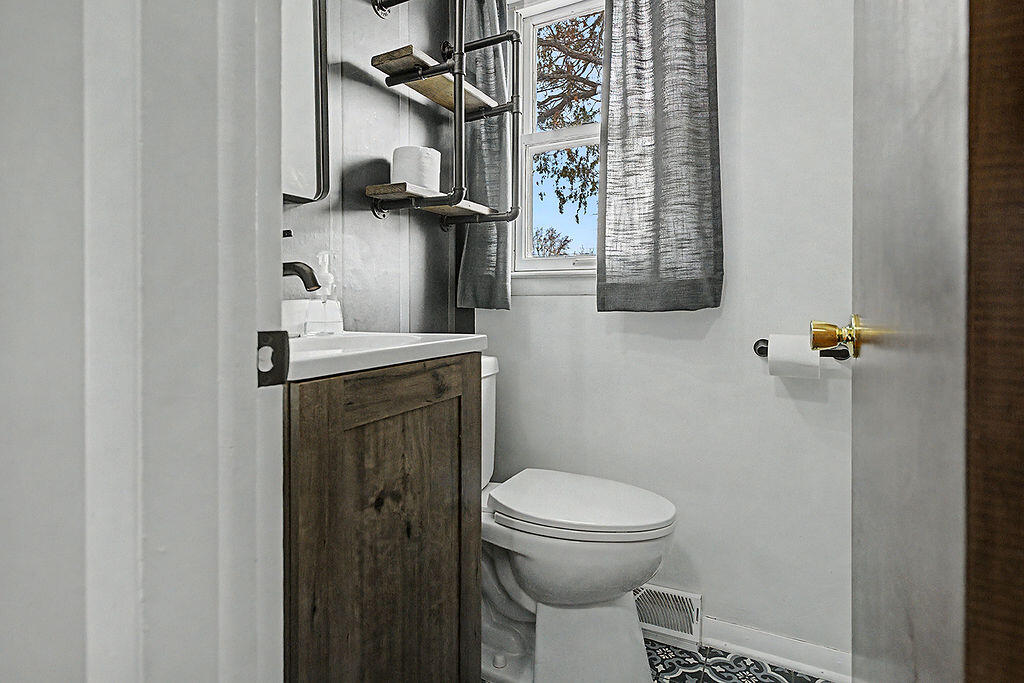 4284 Plymouth Avenue, Grand Rapids, MI, 49508-3755