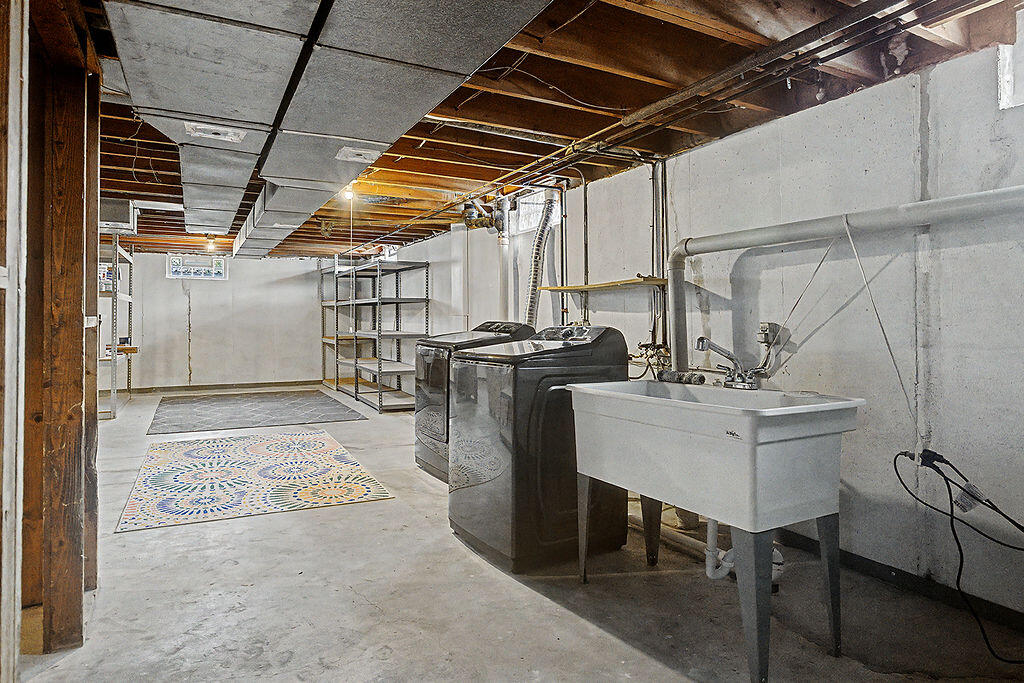 4284 Plymouth Avenue, Grand Rapids, MI, 49508-3755