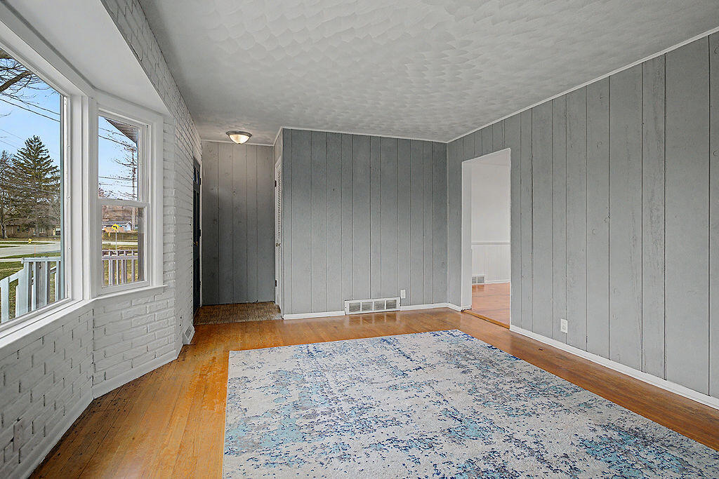 4284 Plymouth Avenue, Grand Rapids, MI, 49508-3755