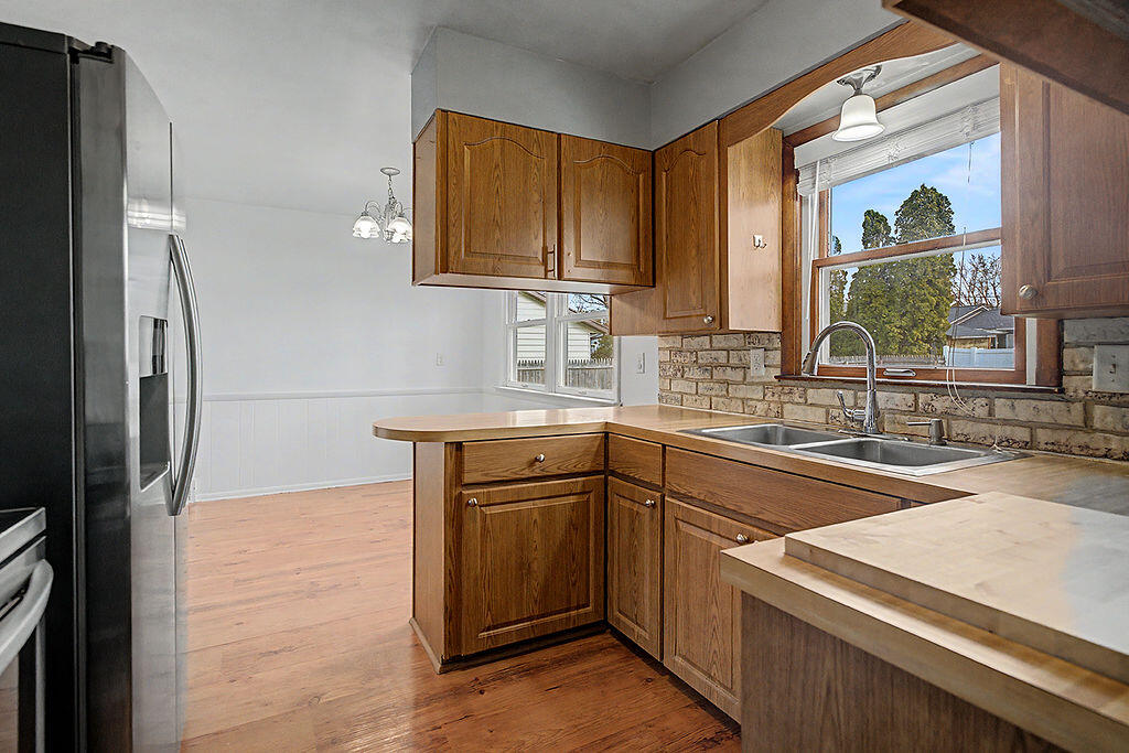 4284 Plymouth Avenue, Grand Rapids, MI, 49508-3755