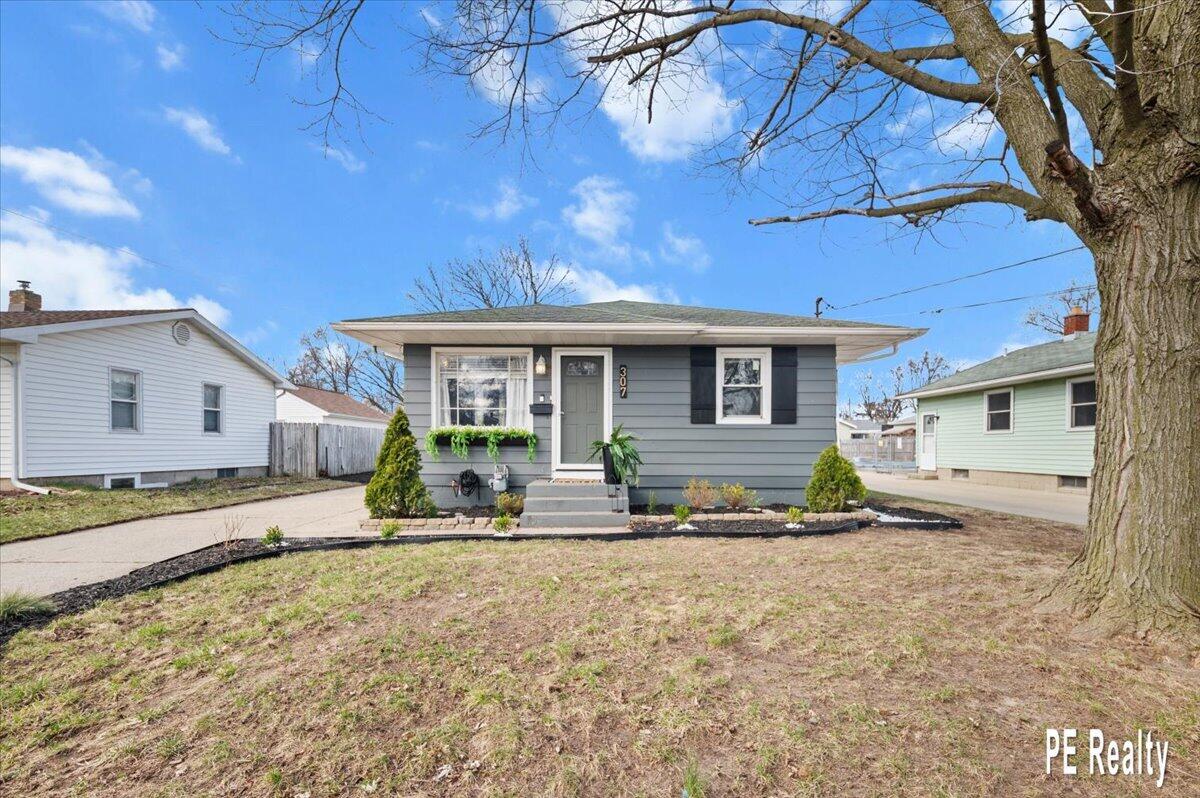 307 43rd Street, Grand Rapids, MI, 49548-3025