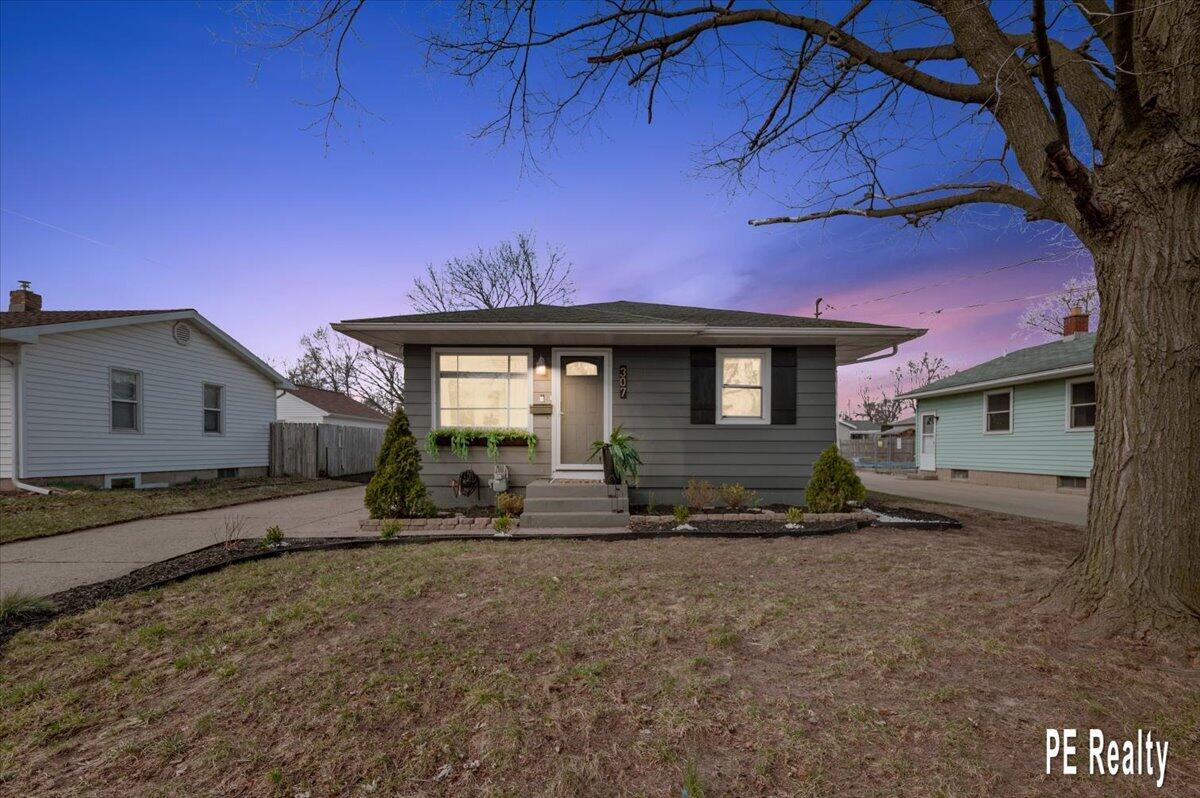 307 43rd Street, Grand Rapids, MI, 49548-3025