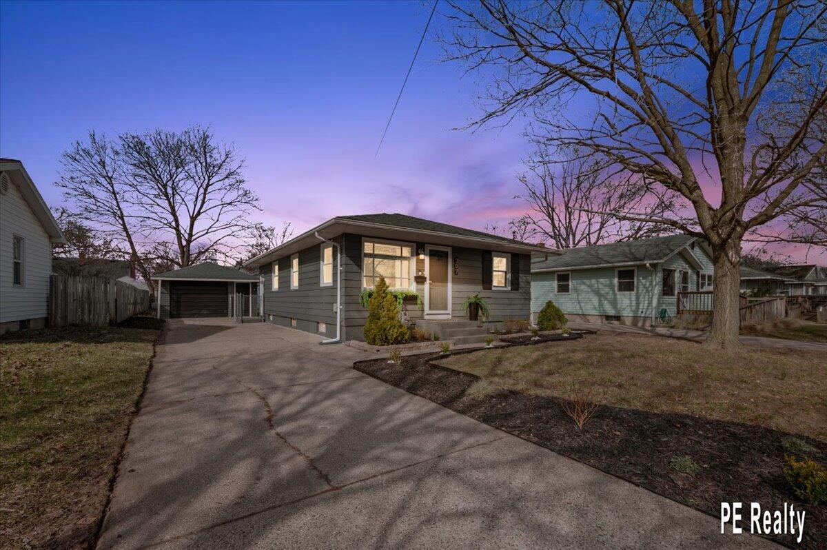 307 43rd Street, Grand Rapids, MI, 49548-3025