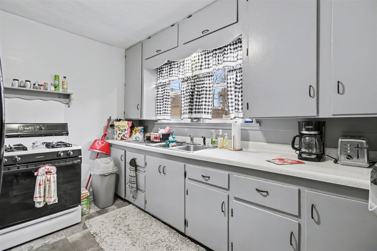 256 St Marys Lake, Battle Creek, MI, 49017-9710