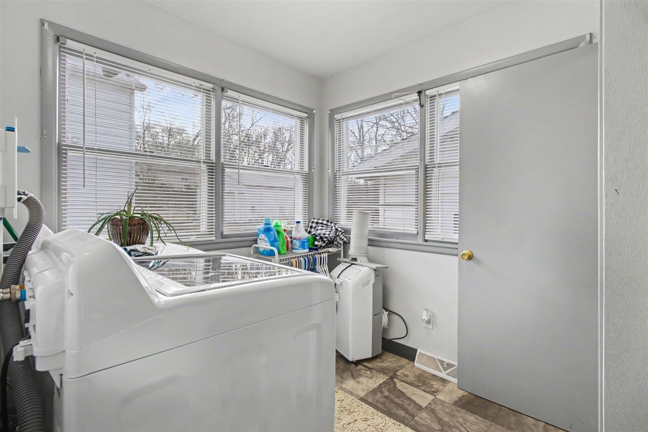 256 St Marys Lake, Battle Creek, MI, 49017-9710