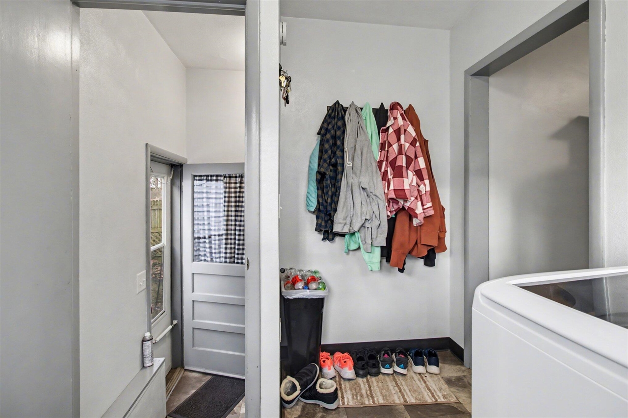 256 St Marys Lake, Battle Creek, MI, 49017-9710