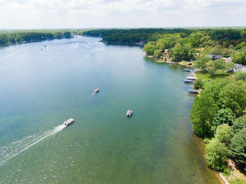 256 St Marys Lake, Battle Creek, MI, 49017-9710