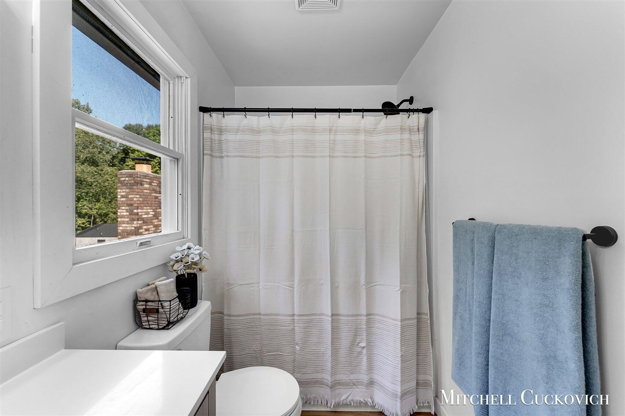 15415 Coalter Avenue, Kent City, MI, 49330-9090