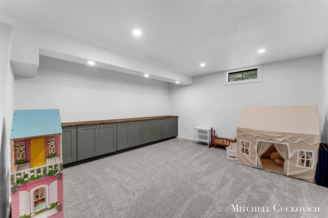 15415 Coalter Avenue, Kent City, MI, 49330-9090