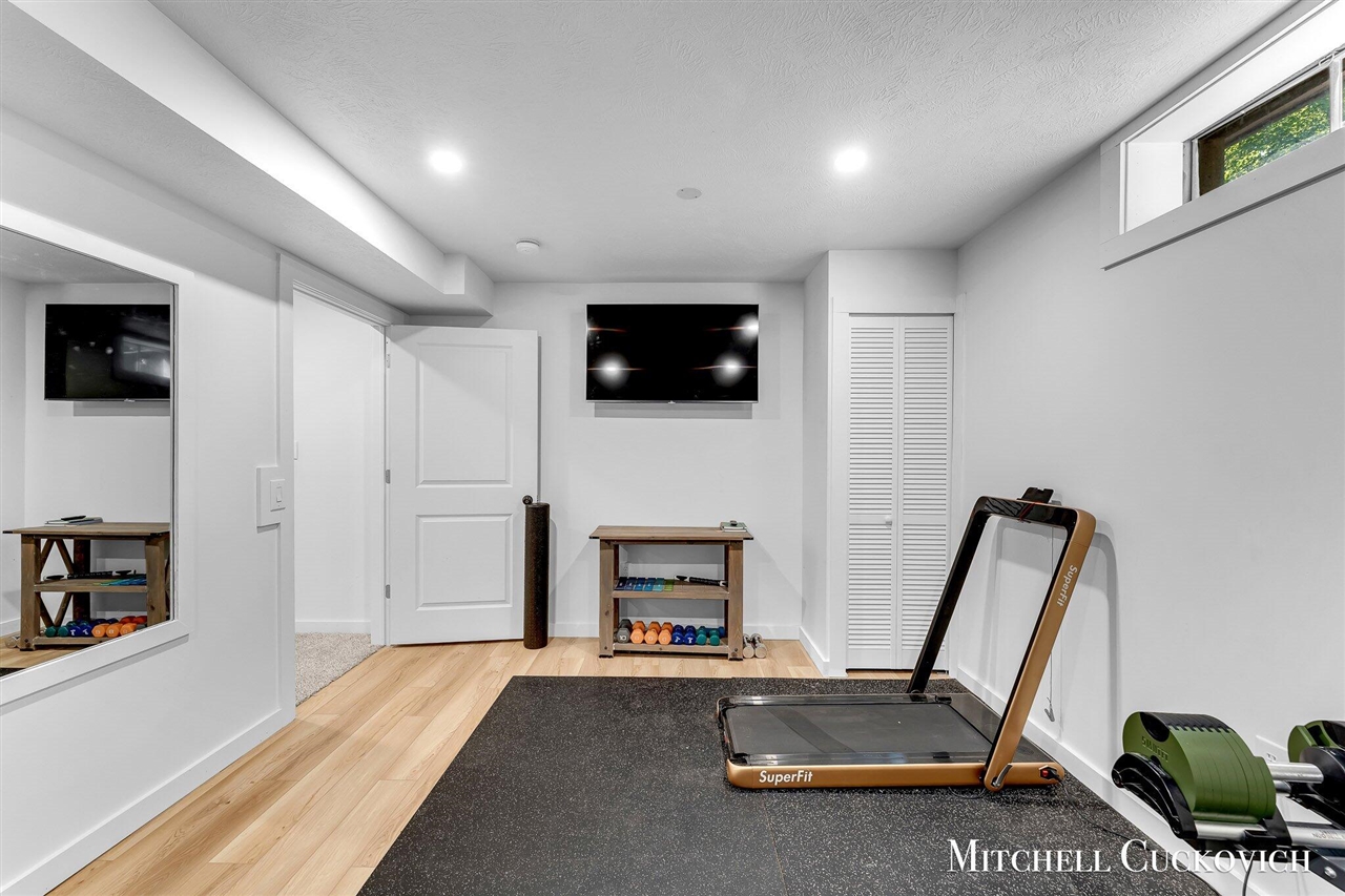 15415 Coalter Avenue, Kent City, MI, 49330-9090