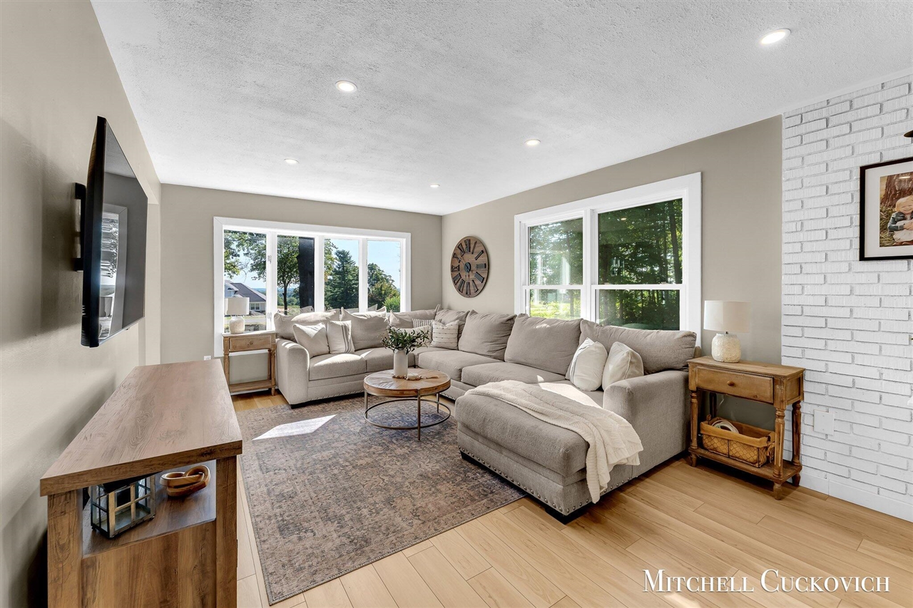 15415 Coalter Avenue, Kent City, MI, 49330-9090