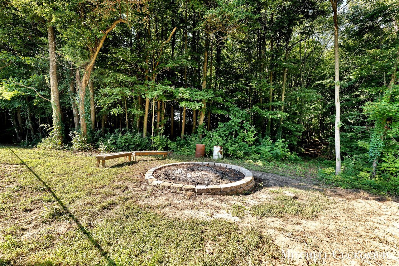 15415 Coalter Avenue, Kent City, MI, 49330-9090