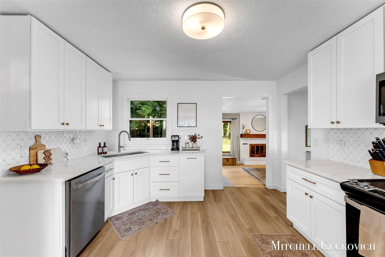 15415 Coalter Avenue, Kent City, MI, 49330-9090