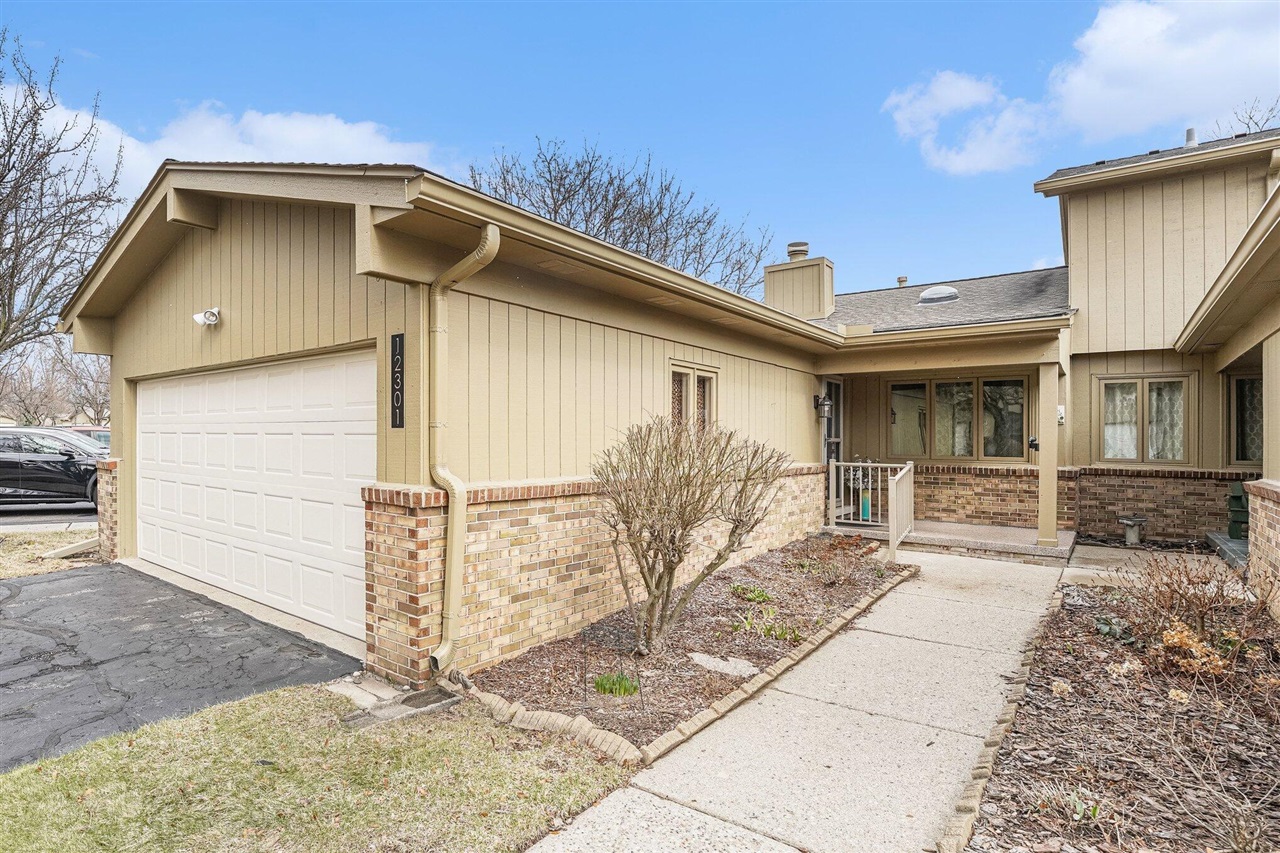 12301 Pinecrest Dr, Plymouth, MI, 48170-3060