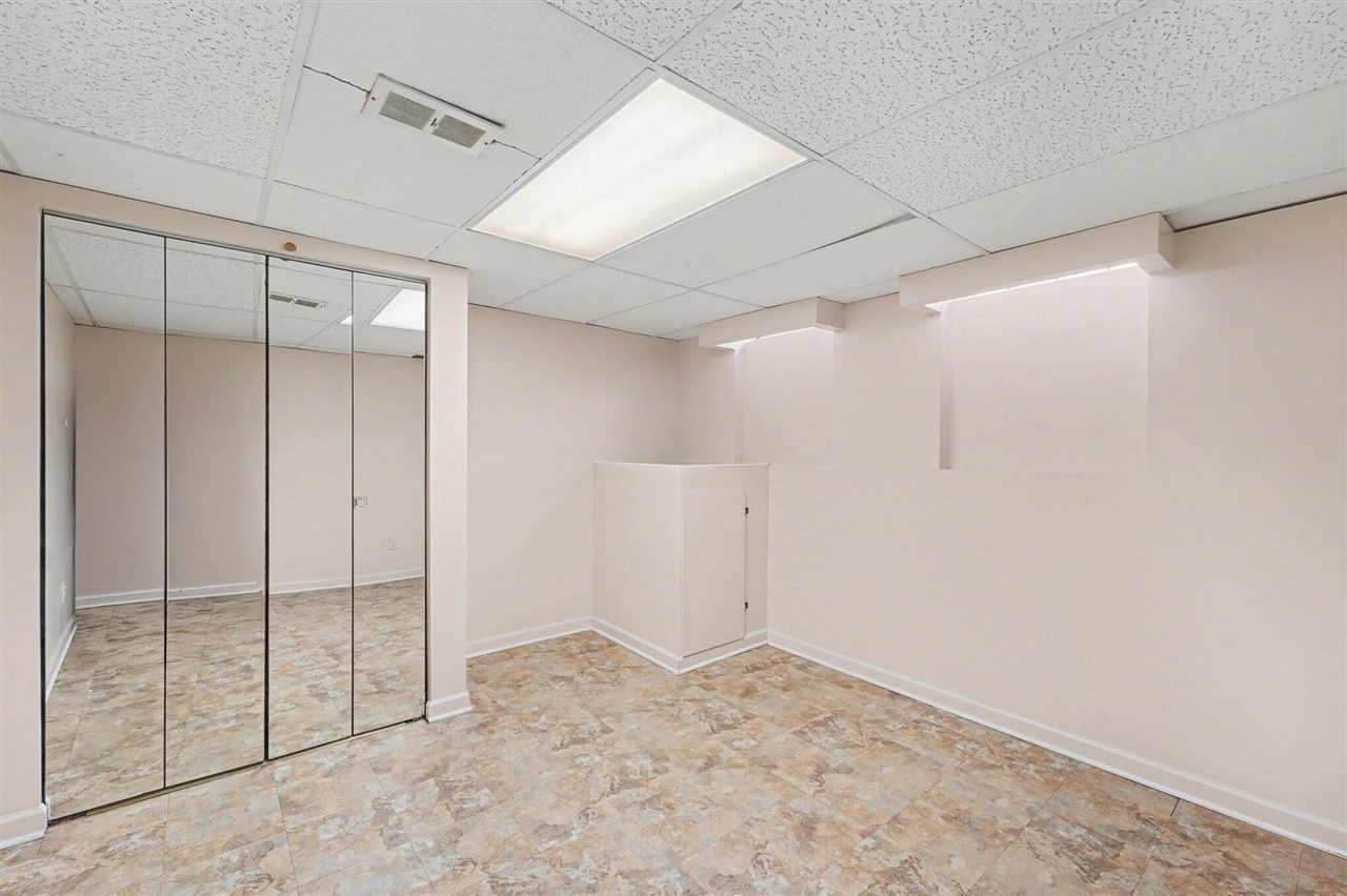 12301 Pinecrest Dr, Plymouth, MI, 48170-3060