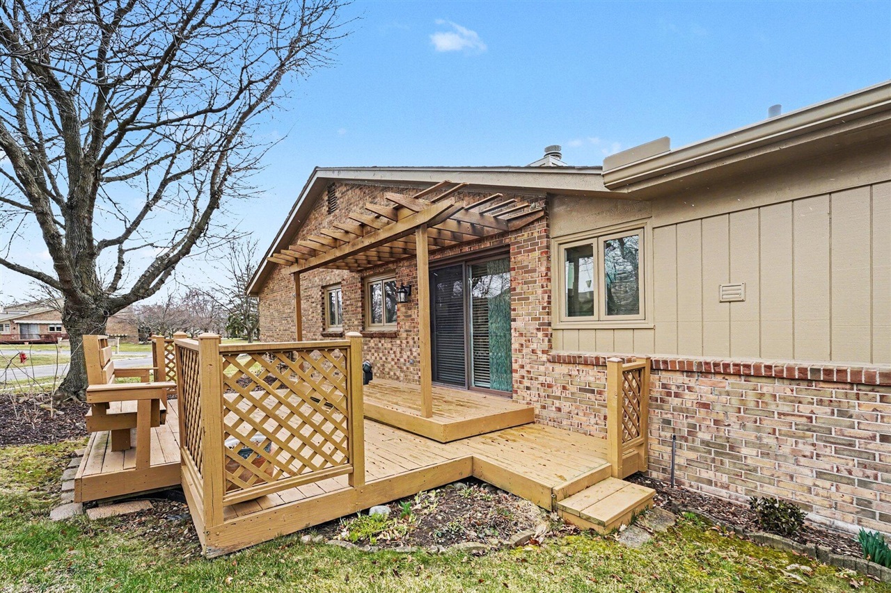 12301 Pinecrest Dr, Plymouth, MI, 48170-3060