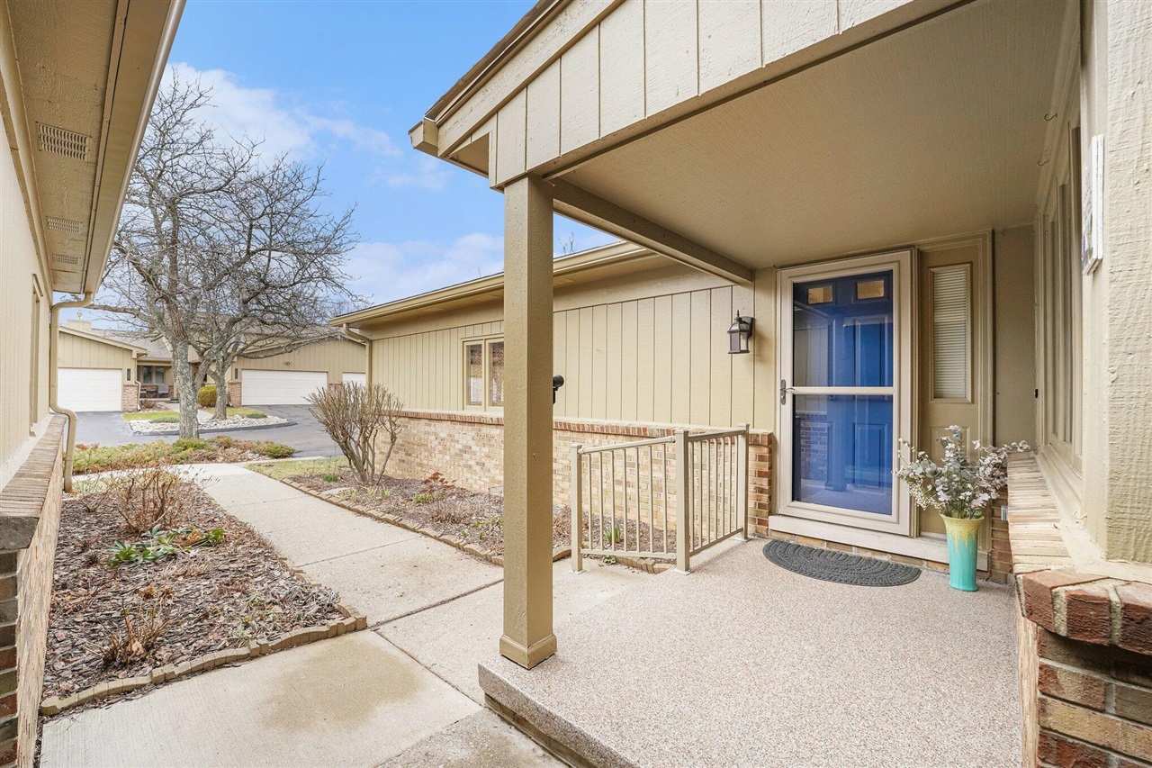 12301 Pinecrest Dr, Plymouth, MI, 48170-3060