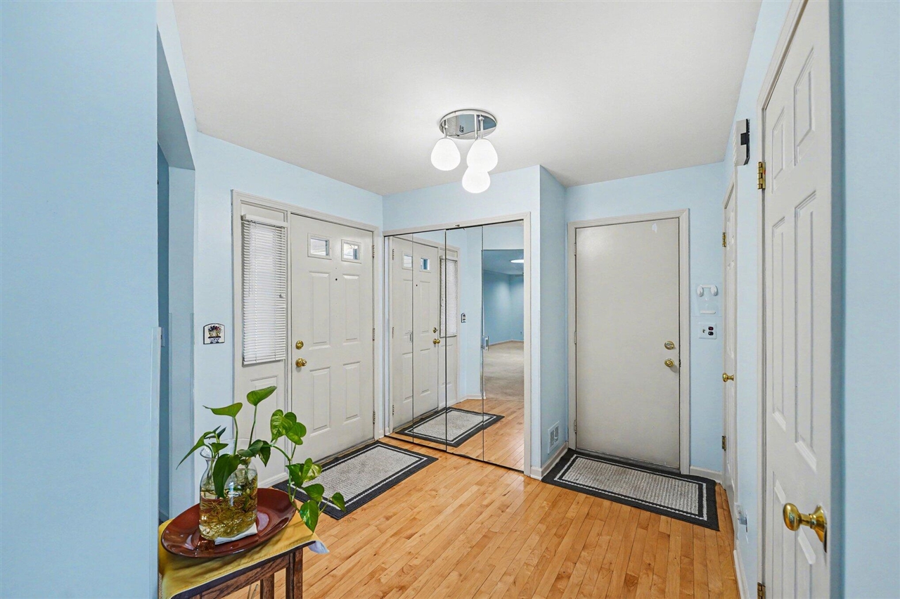 12301 Pinecrest Dr, Plymouth, MI, 48170-3060