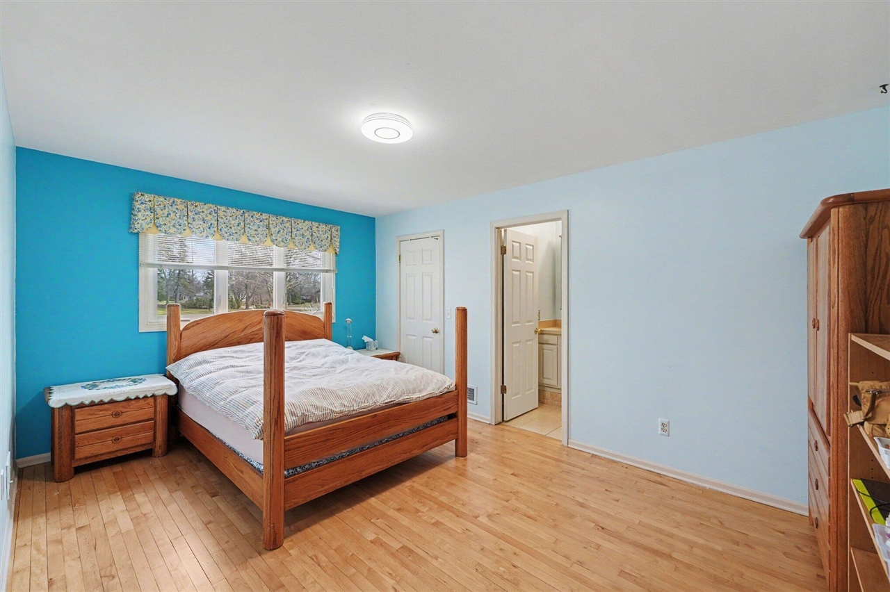 12301 Pinecrest Dr, Plymouth, MI, 48170-3060