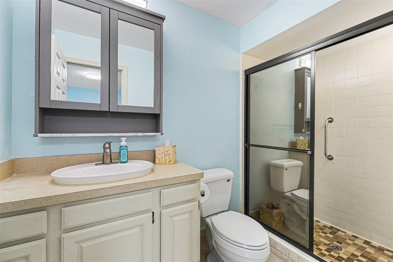 12301 Pinecrest Dr, Plymouth, MI, 48170-3060