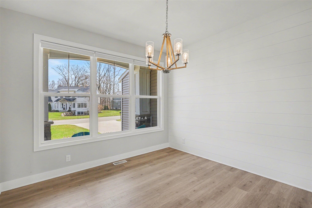 2803 Pinehill Drive, Holland, MI, 49424-1322