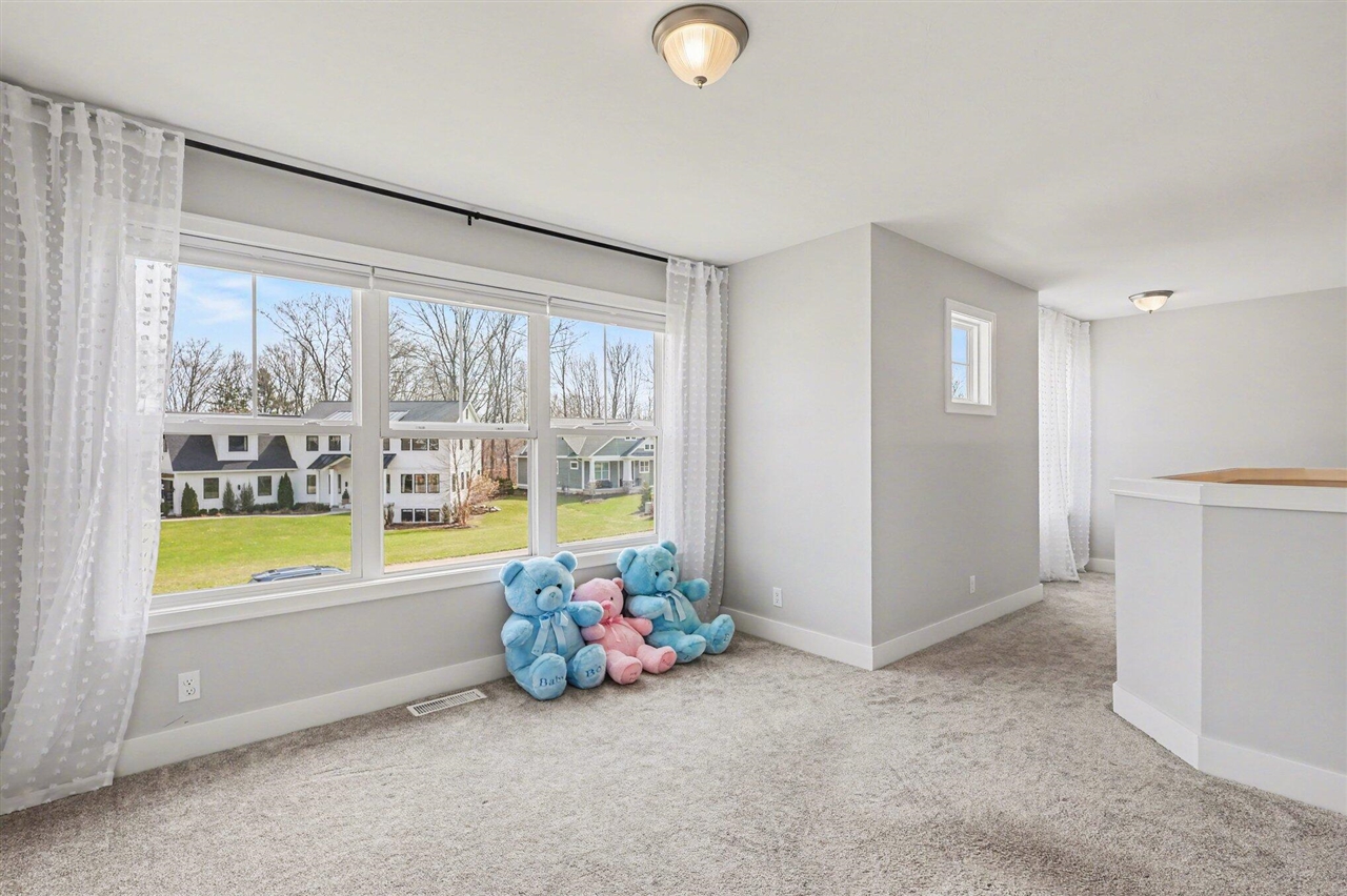 2803 Pinehill Drive, Holland, MI, 49424-1322