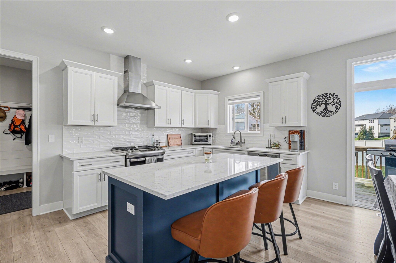 2803 Pinehill Drive, Holland, MI, 49424-1322