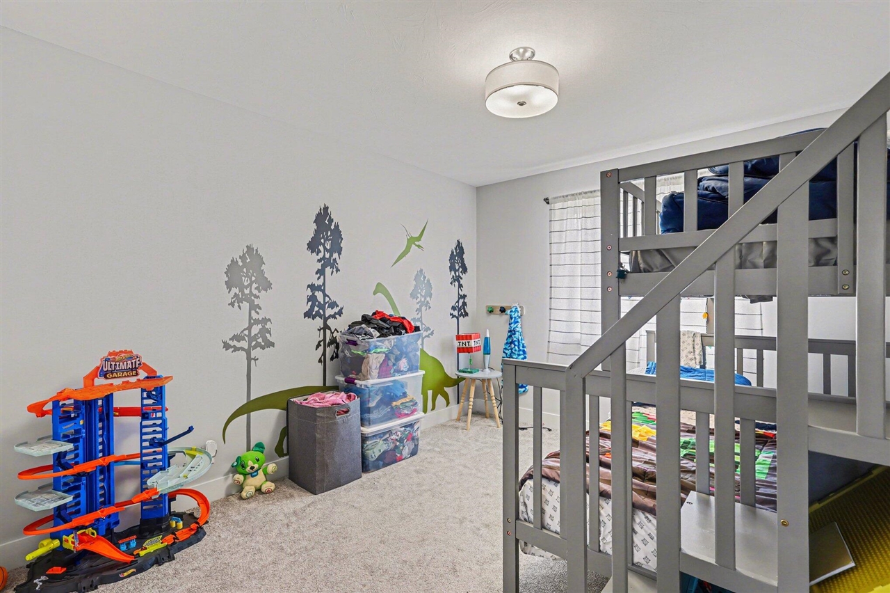 2803 Pinehill Drive, Holland, MI, 49424-1322